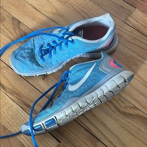 Nike Light Blue and White Running Sneakers with Pink Heel Accent